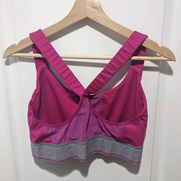 Ivy Park | Logo band sports bra in Pink - Picture 3 of 7